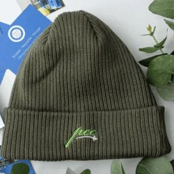 Bonnet-personnalisé-avec-logo-brodé