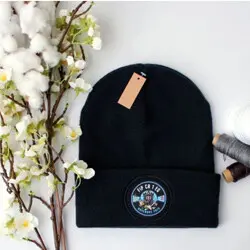 Bonnet avec patch personnalisé