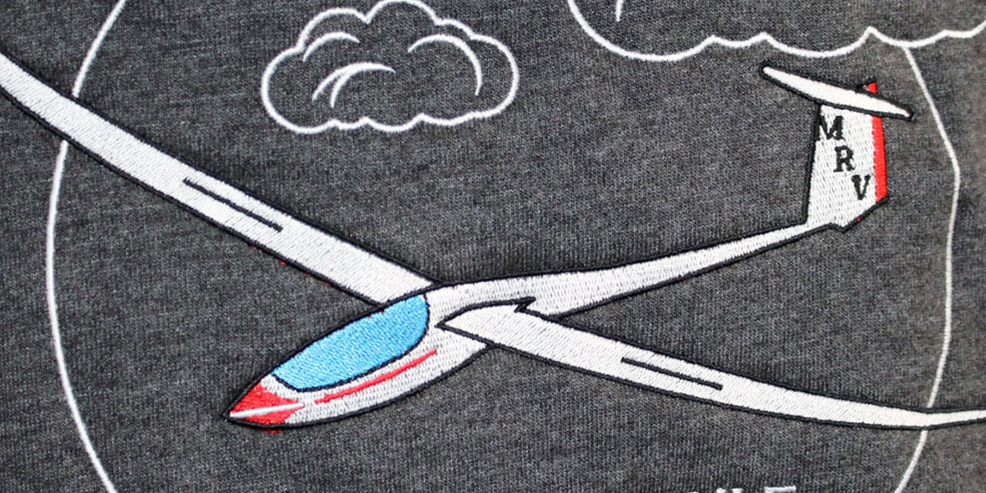 gros-plan-d'une-broderie-personnalisée-sur-textile-flock-you
