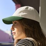 casquette-contrastée