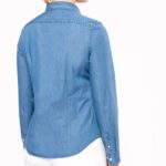 chemise-coupe-femme-en-denim