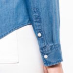 chemise-coupe-femme-en-jean
